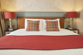 Feathers Inn