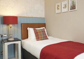 Feathers Inn