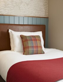 Feathers Inn