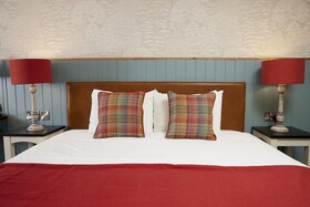 Feathers Inn