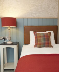 Feathers Inn