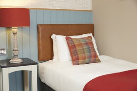 Feathers Inn