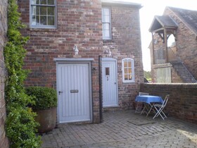 Duken Courtyard Cottage