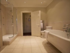 The Commercial Hotel