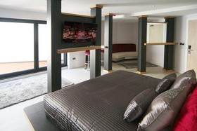Damon's Hotel