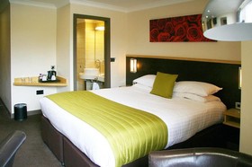 Damon's Hotel