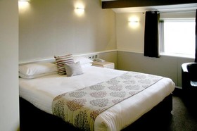 Damon's Hotel