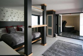 Damon's Hotel