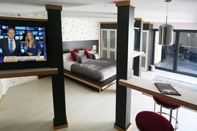 Damon's Hotel