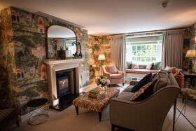 Dewars Restaurant & Rooms