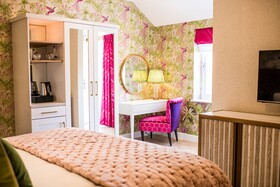 Dewars Restaurant & Rooms