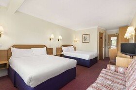 Days Inn by Wyndham Watford Gap
