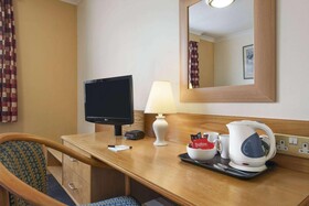 Days Inn by Wyndham Watford Gap
