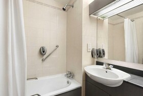 Days Inn by Wyndham Watford Gap