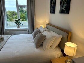 Crescent House Apartments