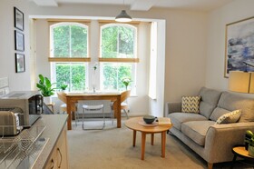 Crescent House Apartments