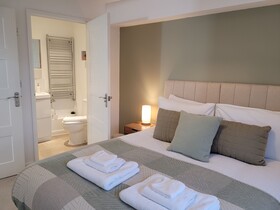 Crescent House Apartments