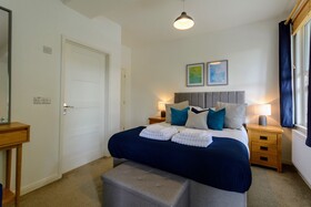 Crescent House Apartments