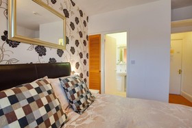 Broadlands Guest House