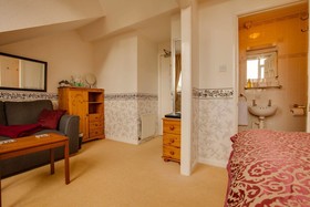 Broadlands Guest House
