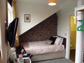 Broadlands Guest House