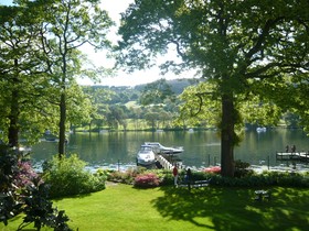 Lakeside Hotel & Spa