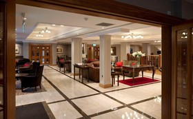 Malone Lodge Hotel & Apartments