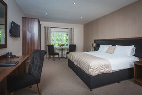 Malone Lodge Hotel & Apartments