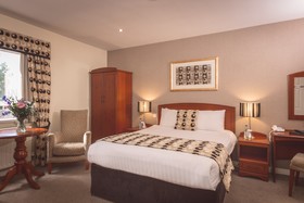 Malone Lodge Hotel & Apartments