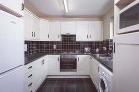 Malone Lodge Hotel & Apartments