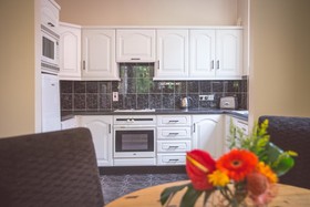 Malone Lodge Hotel & Apartments