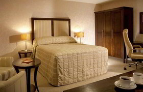 Malone Lodge Hotel & Apartments