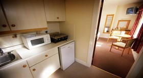 Belmore Court & Motel