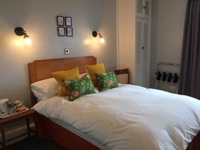 Leven House Bed And Breakfast And Squirrel Away Apartment