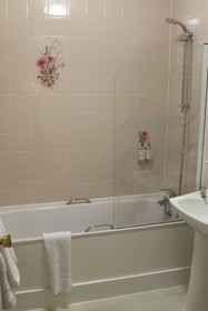 Leven House Bed And Breakfast And Squirrel Away Apartment