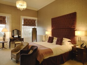 24 Royal Terrace Hotel