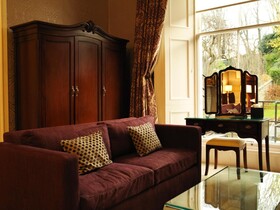 24 Royal Terrace Hotel