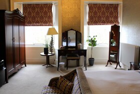 24 Royal Terrace Hotel