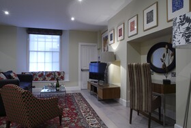 24 Royal Terrace Hotel