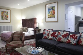 24 Royal Terrace Hotel