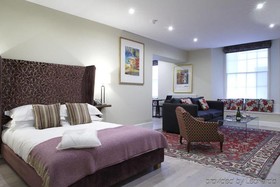 24 Royal Terrace Hotel