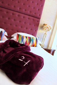 24 Royal Terrace Hotel