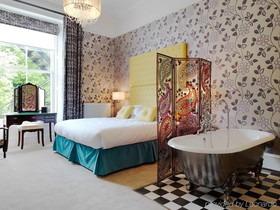 24 Royal Terrace Hotel