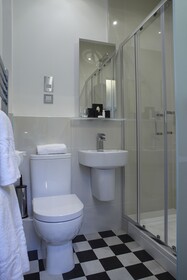 24 Royal Terrace Hotel