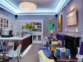 24 Royal Terrace Hotel
