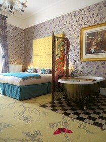 24 Royal Terrace Hotel