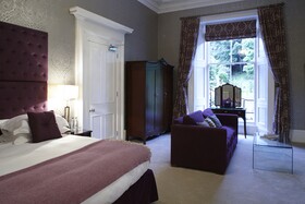 24 Royal Terrace Hotel