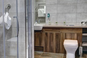 Best Western Kings Manor Hotel