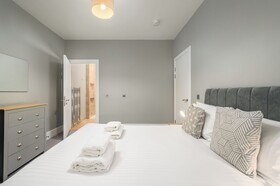 Destiny Scotland - St. Andrew Square Apartments