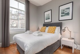 Destiny Scotland - St. Andrew Square Apartments